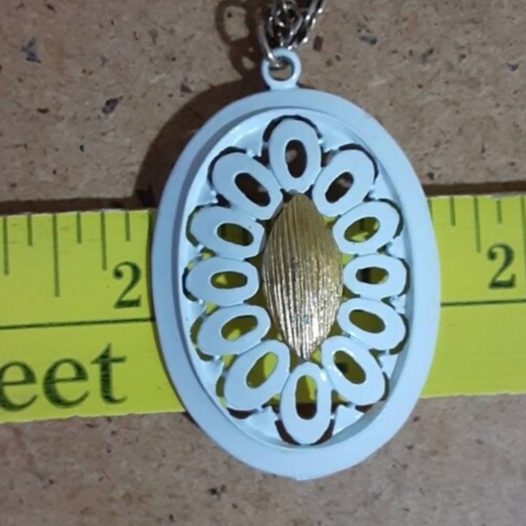 Vintage white pendant on a goldtone chain, retro boho oval charm - Picture 5 of 8